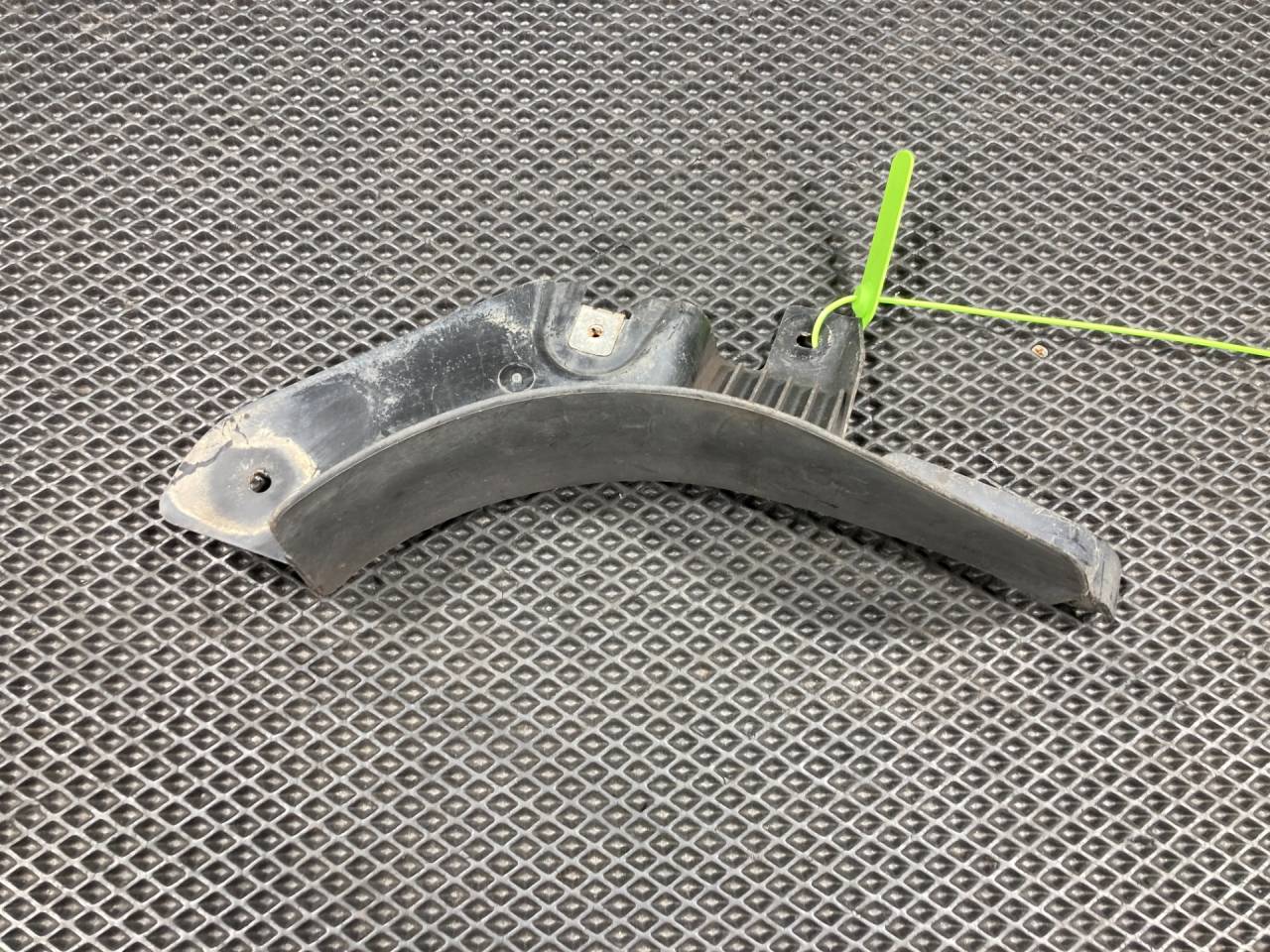 брызговик Porsche Macan 1 поколение 2015, 3.0 л., MCT.MA, бензин, АКПП, внедорожник 5 дв., 95B825281A - фото №1