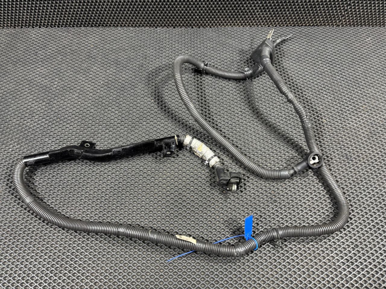 плюсовой провод аккумулятора Infiniti FX35 2 поколение 2009, 3.5 л., VQ35HR, бензин, АКПП, внедорожник 5 дв., 241051CA1A, 24275JK60AU, 24275JK50A, 24360E6000 - фото №1