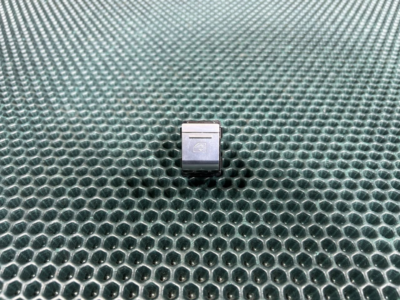 кнопка стеклоподъемника двери Audi A6 Allroad Quattro C8 2023, 3.0 л., бензин, АКПП, универсал, 4K0959855A - фото №1