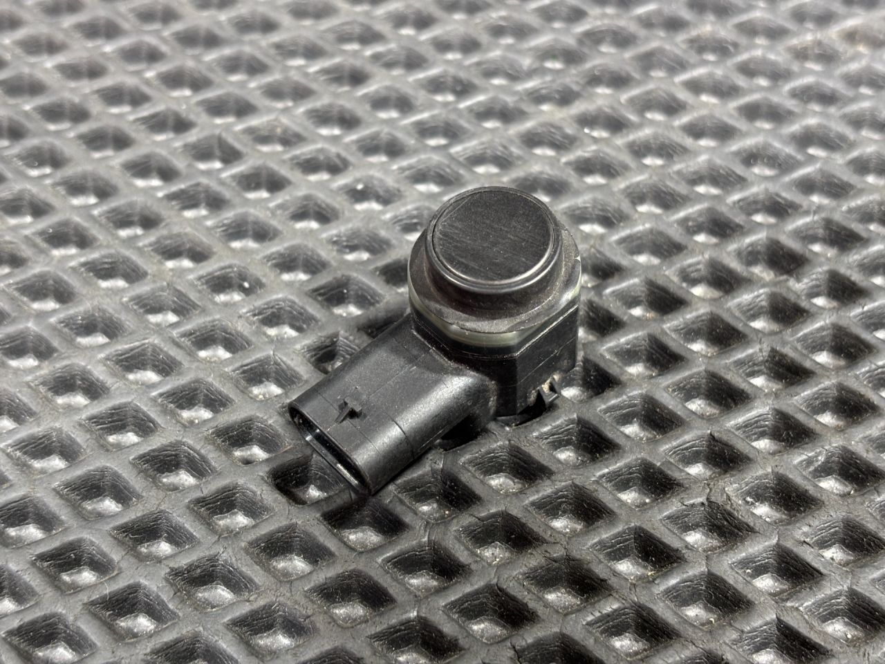 датчик парктроника Jaguar XE 1 поколение X760 2017, 3.0 л., AJ 126, бензин, АКПП, седан, LR010927, 9G92-15K859-AB, C2P20705, JDE28658, JDE9077, LR038084 - фото №1