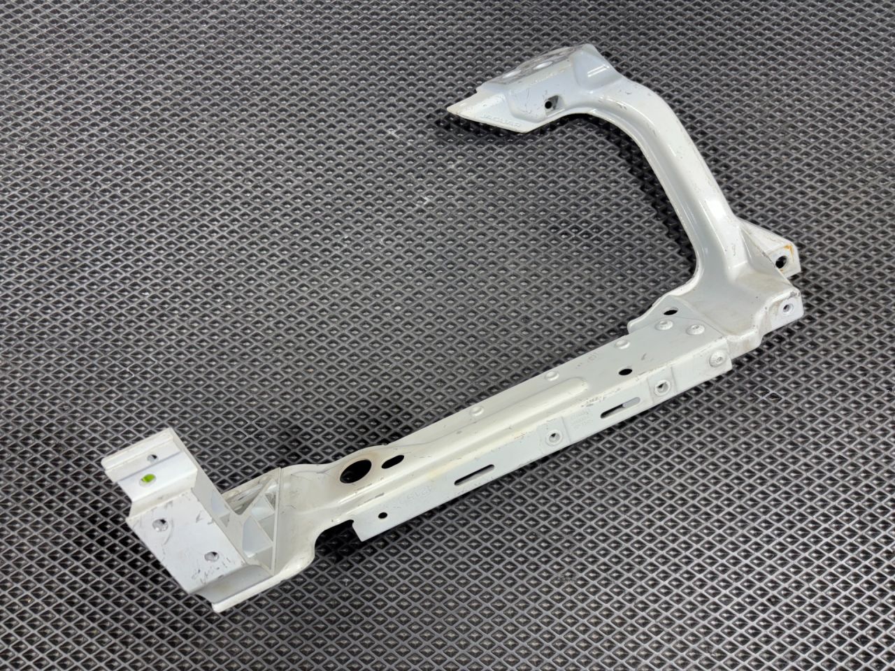 крепление фары левой Jaguar XE 1 поколение X760 2016, 3.0 л., AJ 126, бензин, АКПП, седан, GX7313N079A, T4N3262 - фото №1