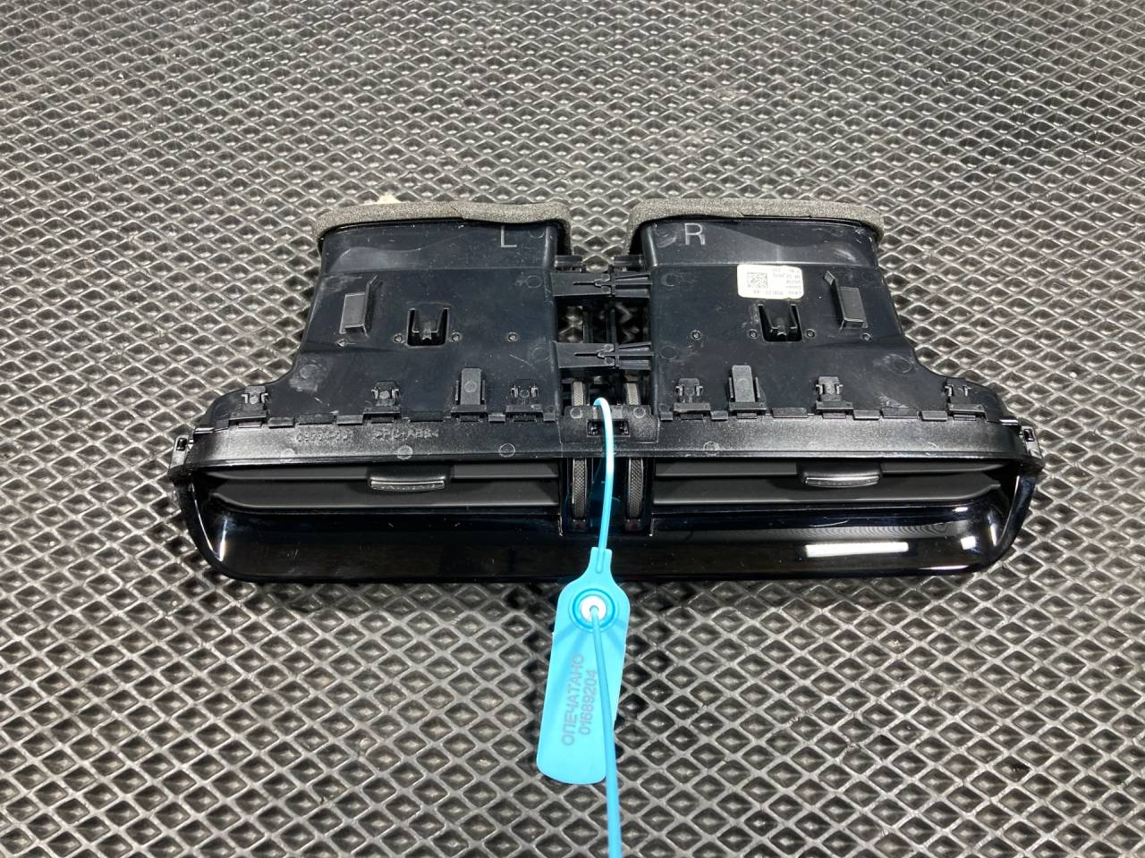 дефлектор обдува салона Jaguar XF X260 260 2015, 3.0 л., AJ 126, бензин, АКПП, седан, GX63014L21AB, GX63014L21A, T2H23873 - фото №1