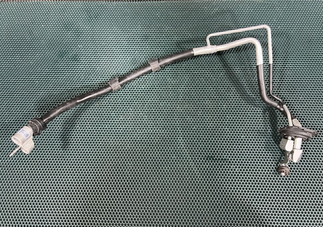 трубка кондиционера Audi A6 C8 2019, 3.0 л., бензин, АКПП, седан, 4K0816738T - фото №1