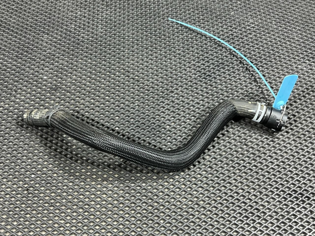 патрубок (трубопровод, шланг) Buick Envista 1 поколение 2024, 1.2 л., бензин, АКПП, внедорожник 5 дв., 42818135 - фото №1