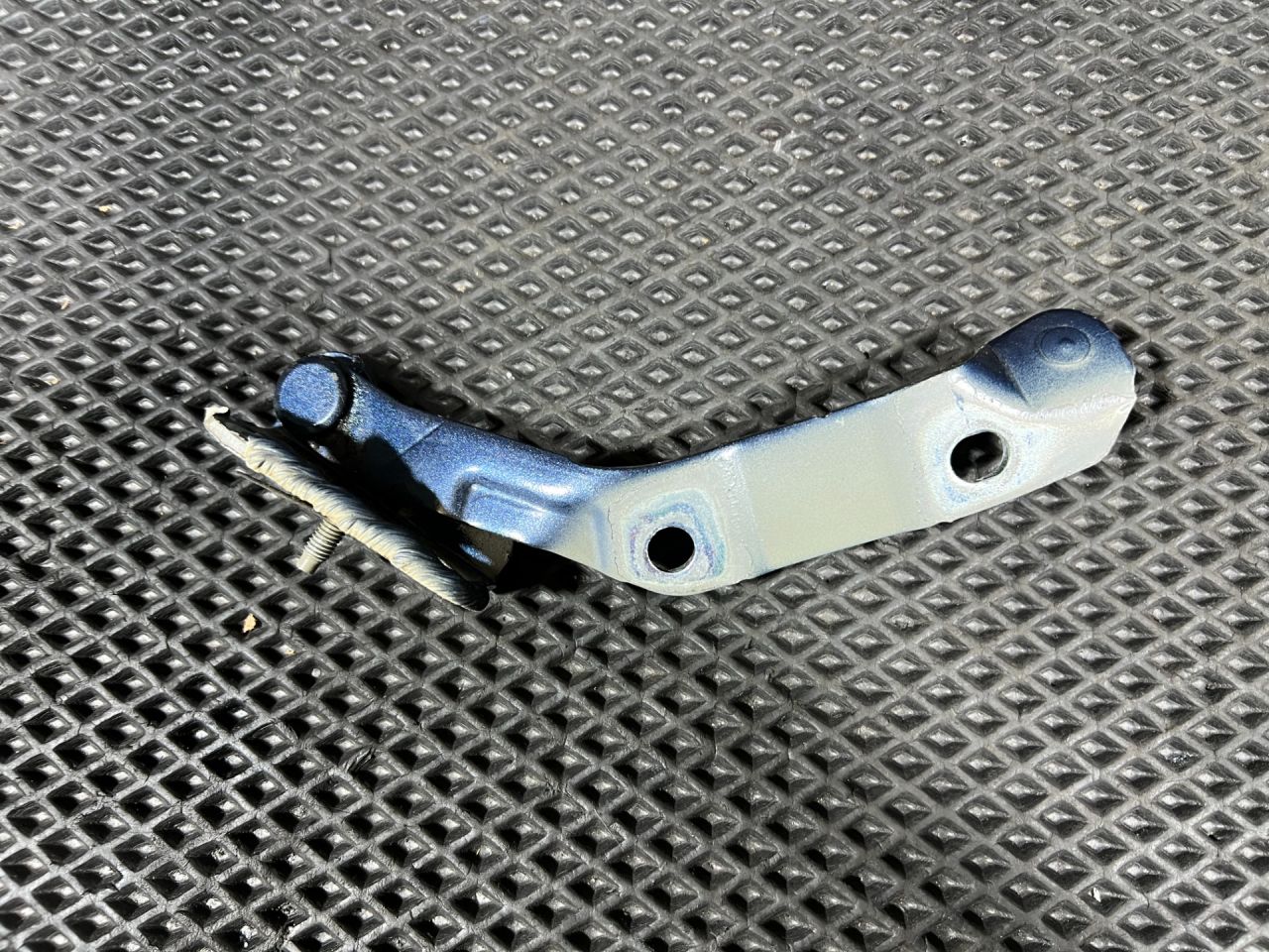 петля крышки багажника Honda CR-V 6 поколение 2025, 1.5 л., L15B, бензин, АКПП, внедорожник 5 дв., 74870-3A0-305 - фото №1