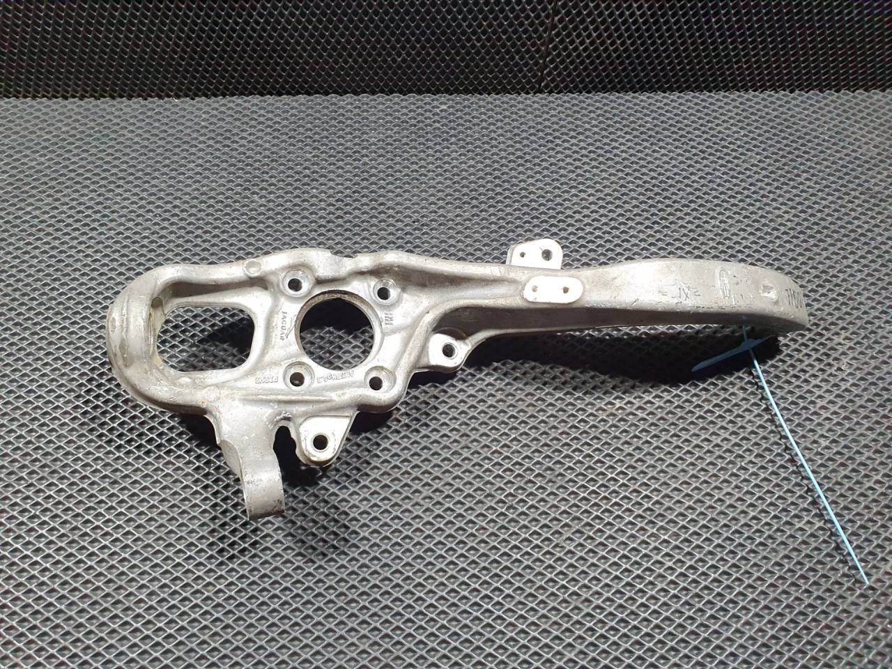 кулак поворотный правый Jaguar XE 1 поколение X760 2016, 3.0 л., бензин, АКПП, седан, T4N23264, GX73-3K185-DA - фото №1