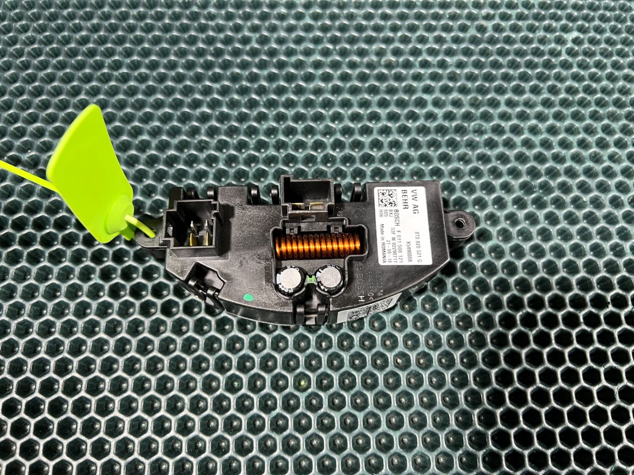 сопротивление печки Porsche Macan 1 поколение 2018, 3.0 л., бензин, АКПП, внедорожник 5 дв., 8T0820521G - фото №1