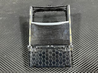 подстаканник BMW 7 серия G11/G12 2017, 3.0 л., B57 D30 A, дизель, АКПП, седан, 6847013, 8066679, 82778001, 51169327501