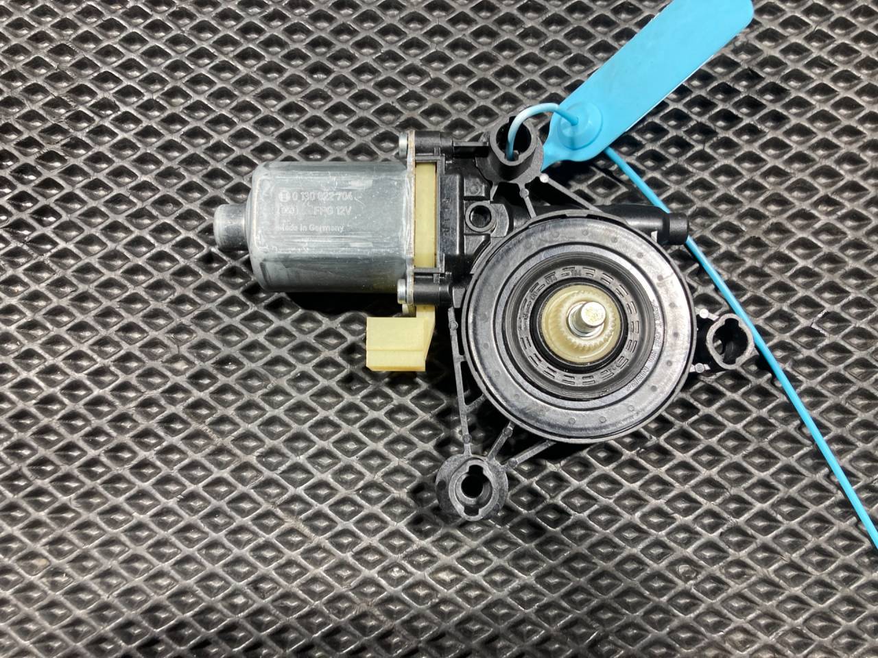 моторчик стеклоподъемника Audi A5 F5 2017, 2.0 л., CVKB, бензин, АКПП, лифтбэк, 8W0959802, 0130822704 - фото №1