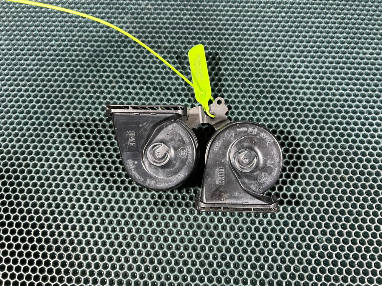 сигнал (клаксон) Land Rover Range Rover Sport 2 поколение 2016, 3.0 л., 306PS, бензин, АКПП, внедорожник 5 дв., CPLA13A803AB, LR033632, LR108993 - фото №1