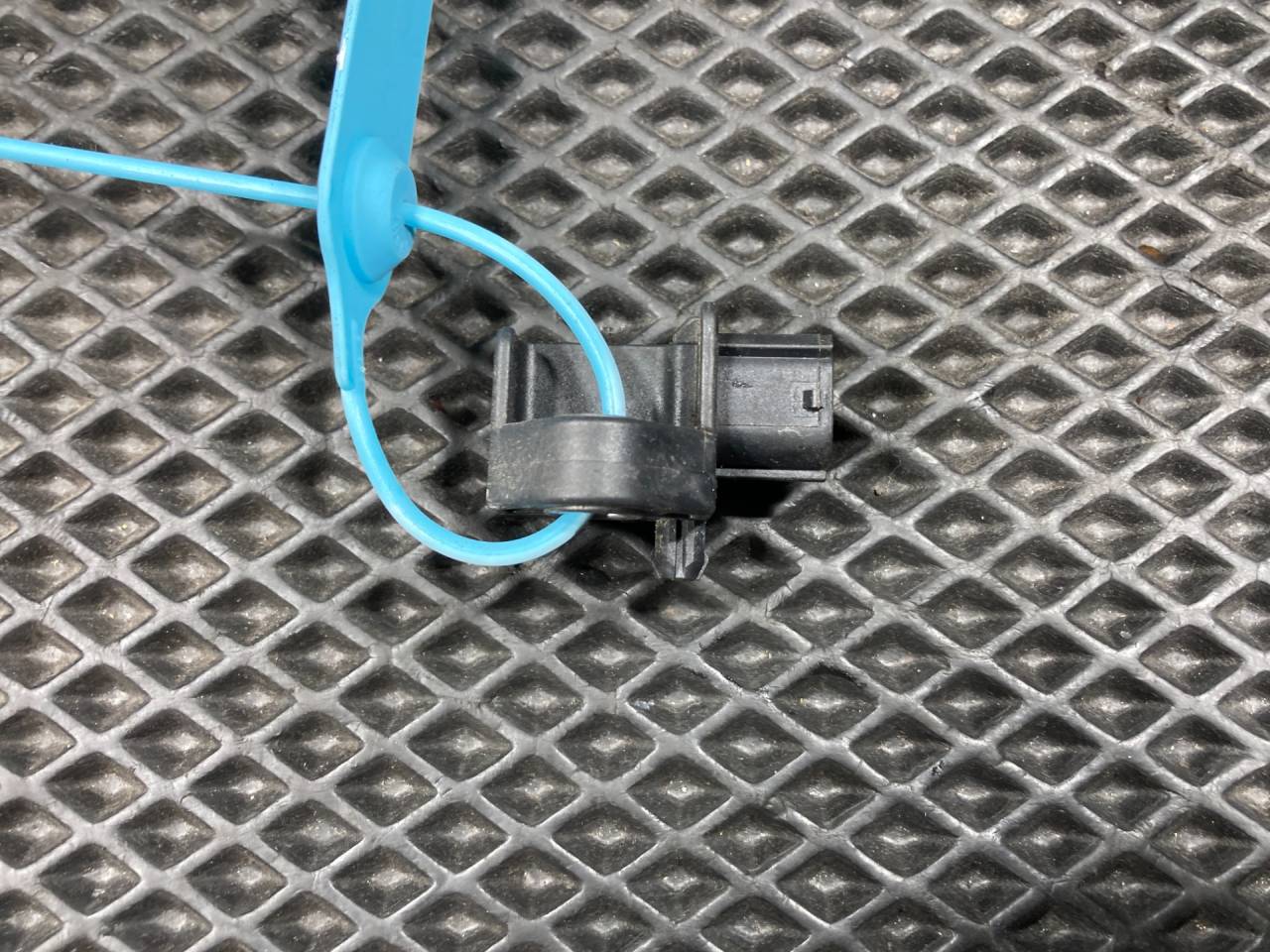 датчик удара Kia K5 3 поколение 2020, 1.6 л., G4FP, бензин, АКПП, 95920-L2100 - фото №1