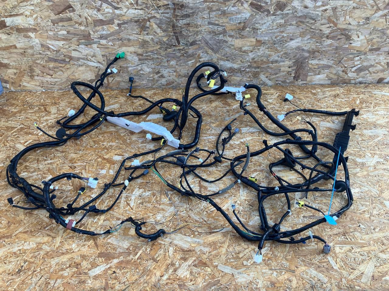 проводка салона Honda CR-V 6 поколение 2025, 1.5 л., L15B, бензин, АКПП, внедорожник 5 дв., 321073A0 - фото №1