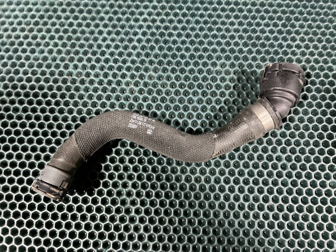 патрубок (трубопровод, шланг) Mercedes-Benz CLA-Класс C118 2021, 2.0 л., M 260 E20, бензин, АКПП, седан, A2475010700 - фото №1