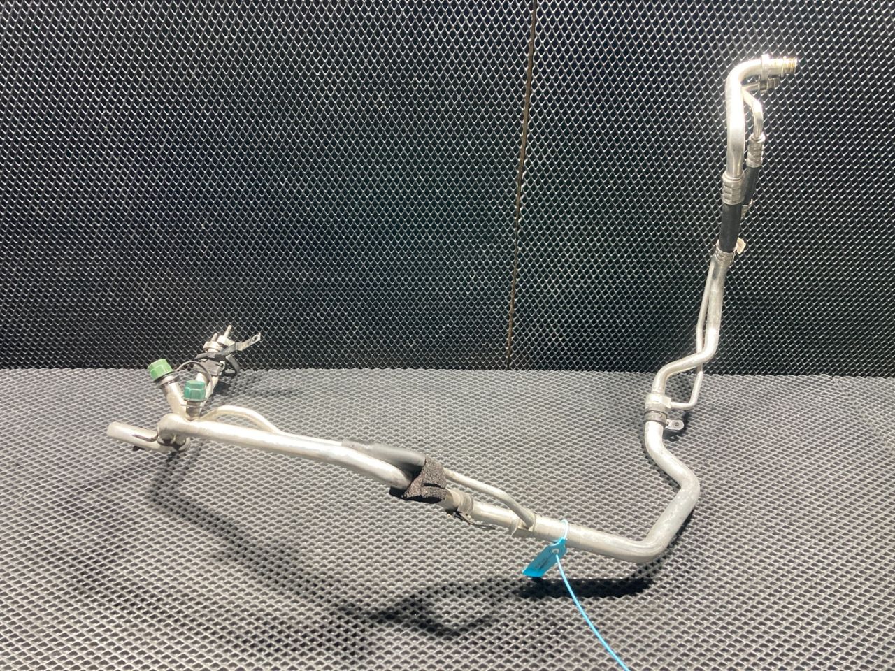 трубка кондиционера Land Rover Range Rover Sport 2 поколение 2017, 5.0 л., 508PN, бензин, АКПП, внедорожник 5 дв., CPLA-19A834-CE, LR050807 - фото №1