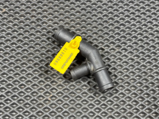 фланец (тройник) системы охлаждения Volkswagen Passat B7 2013, 2.5 л., бензин, 1K0121087N