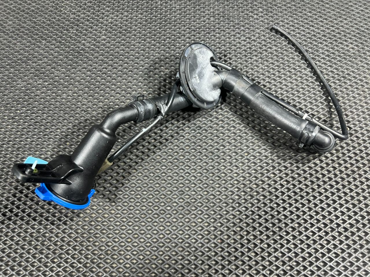 горловина бачка омывателя Genesis G70 1 поколение 2019, 2.0 л., G4KL, бензин, АКПП, седан, 98622-G9000 - фото №1