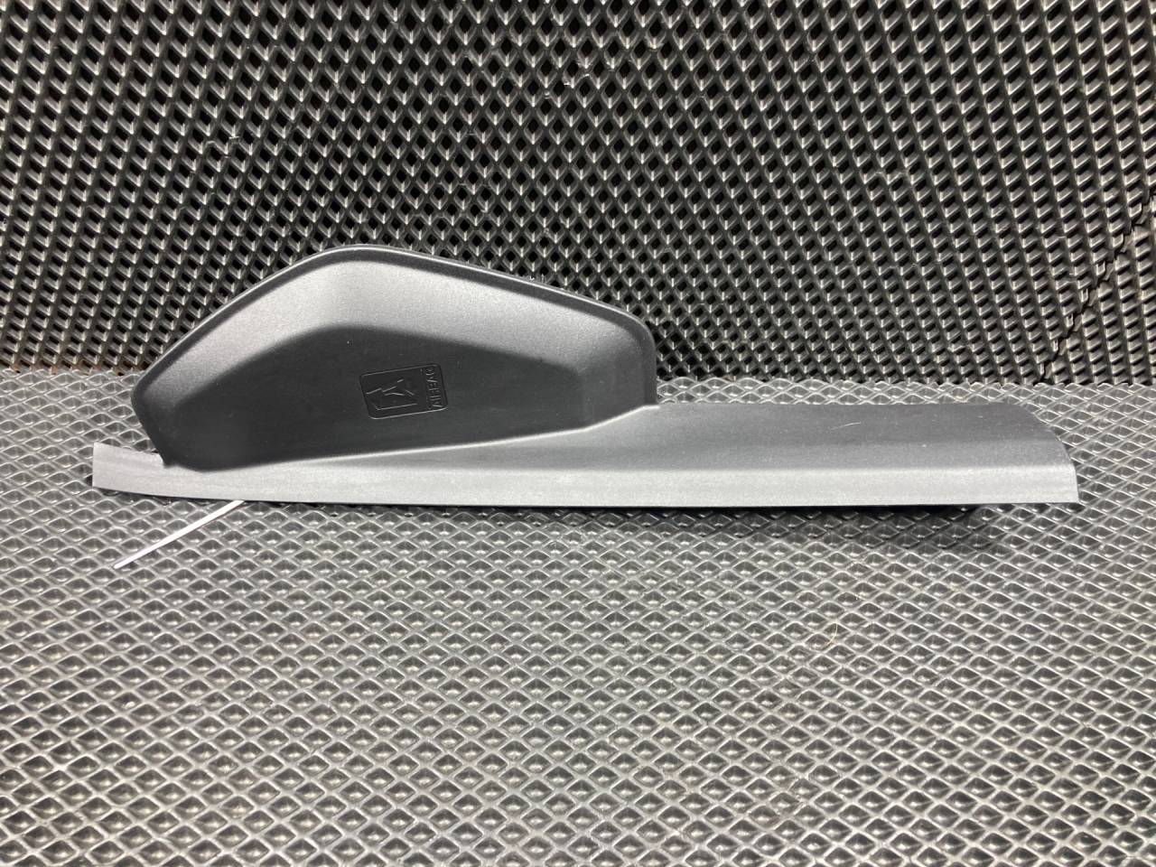 крышка торпеды боковая левая Ford Bronco Sport 1 поколение 2020, 1.5 л., бензин, АКПП, внедорожник 5 дв., M1PB-S044C61-AC3ZHE, M1PB-S044C61-A - фото №1