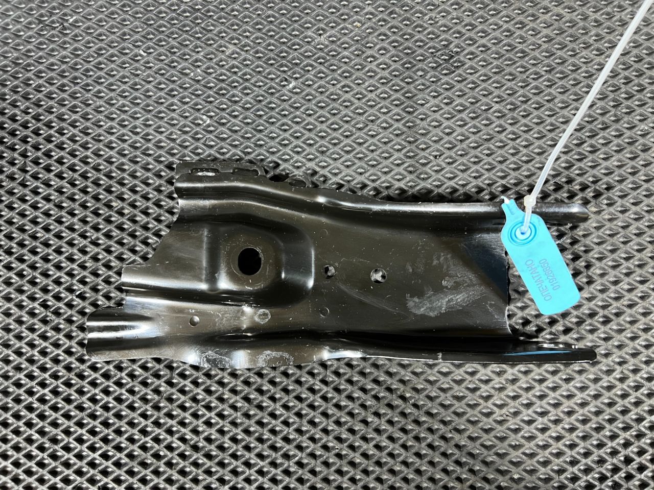 Кронштейн балки Honda Accord 11 поколение 2025, 1.5 л., L15B, бензин, вариатор, седан, 74300-T20-A00 - фото №1