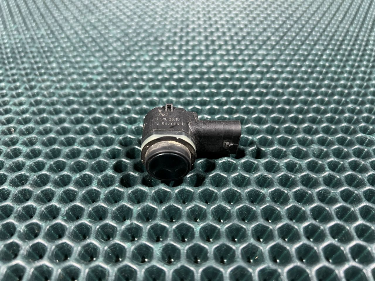 датчик парктроника Jaguar XE 1 поколение X760 2017, 3.0 л., AJ 126, бензин, АКПП, седан, LR010927, 9G92-15K859-AB, C2P20705, JDE28658, JDE9077, LR038084 - фото №1