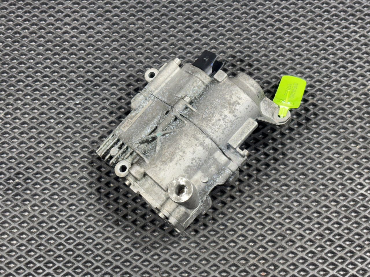 насос масляный Mercedes-Benz S-Класс W222/C217/A217 2016, 4.7 л., бензин, АКПП, седан, A2222700201 - фото №1