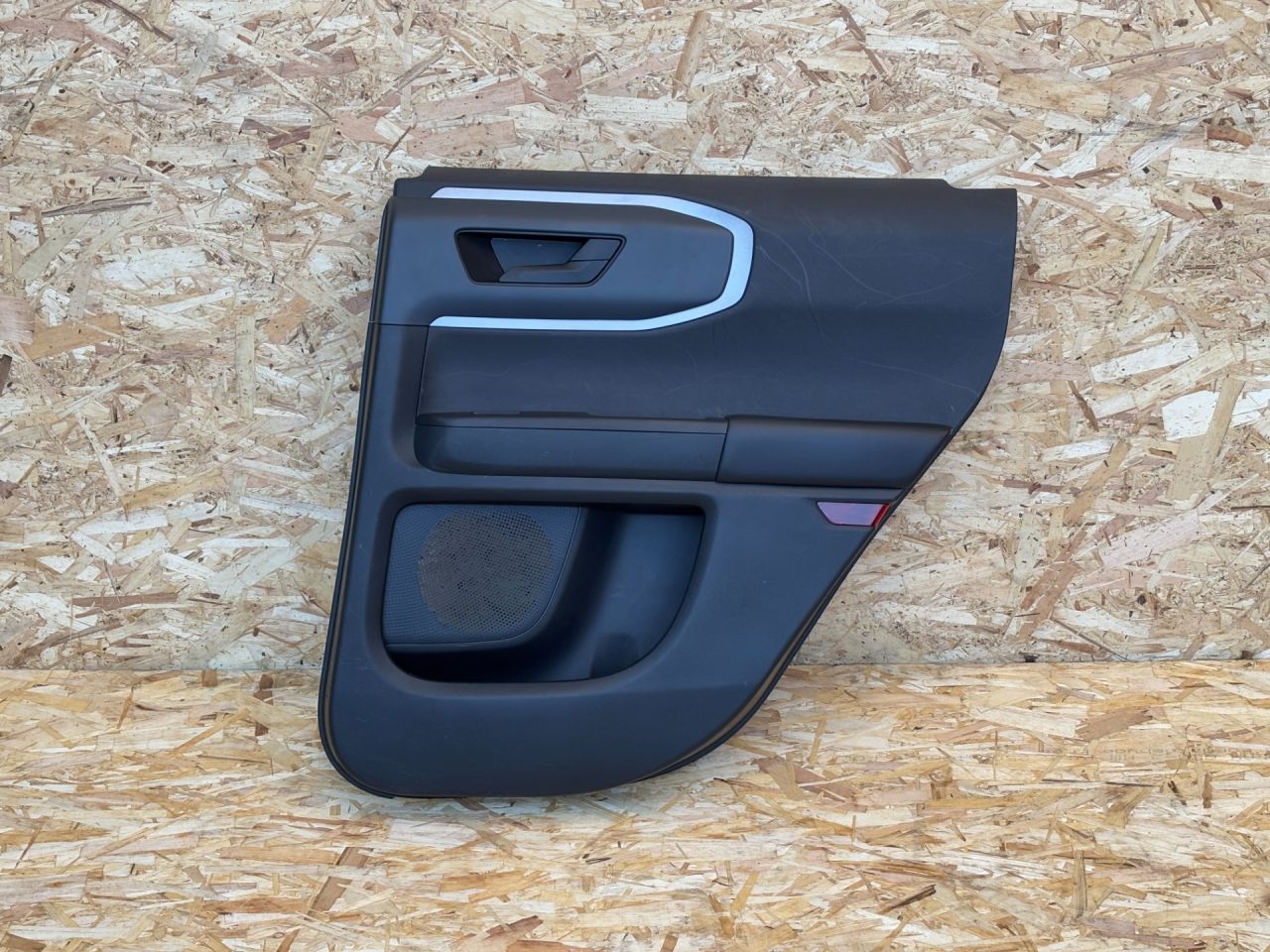 обшивка двери задняя правая Ford Bronco Sport 1 поколение 2021, 1.5 л., бензин, АКПП, внедорожник 5 дв., M1PB-S27504-AB, M1PBS27406BL1GX5 - фото №1