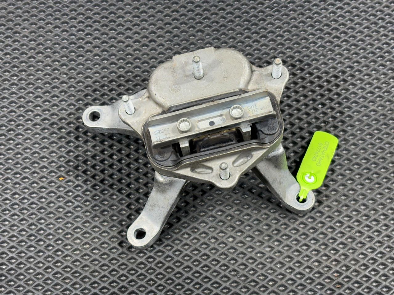 кронштейн КПП Audi A6 Allroad Quattro C8 2022, 3.0 л., бензин, АКПП, универсал, 4K0399156A, 8W0399118Q - фото №1