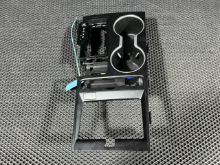 консоль салона Kia K5 3 поколение 2023, 1.6 л., G4FP, бензин, АКПП, 84605L3000, 84670L3000, 84624L3100