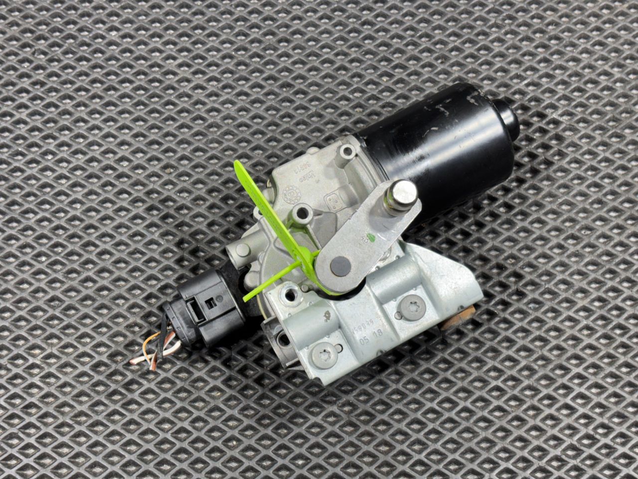 моторчик передних стеклоочистителей (дворников) Land Rover Range Rover Velar 1 поколение 2017, 2.0 л., бензин, АКПП, внедорожник 5 дв., W000060842, HK8317500AB, HK83-17500-AB, HK83-17500, T4A1169, LR093421 - фото №1