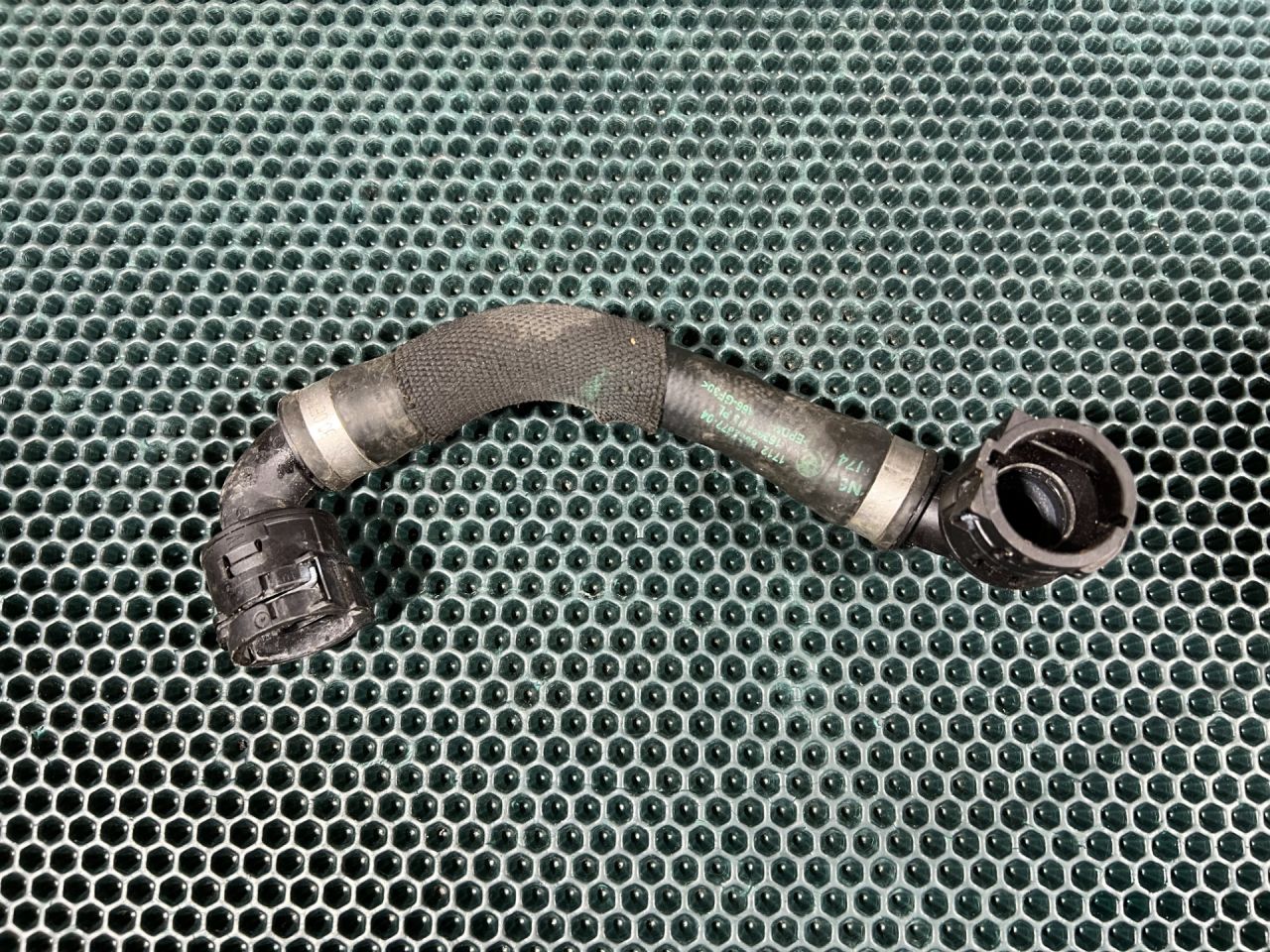 патрубок (трубопровод, шланг) BMW 7 серия G11/G12 2018, 4.4 л., N63 B44 M3 (N63TU3), бензин, АКПП, седан, 17128602677 - фото №1