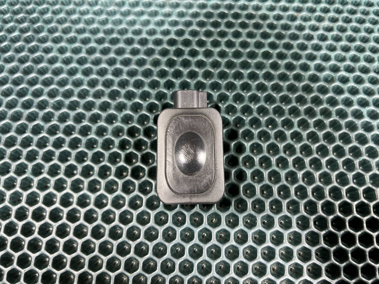 кнопка открытия багажника Jaguar F-Pace 1 поколение X761 2017, 2.0 л., 204PT, бензин, GX7314K147AA - фото №1