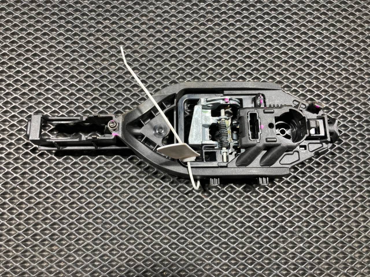 скелет ручки двери задней правой Ford Bronco Sport 1 поколение 2020, 1.5 л., бензин, АКПП, внедорожник 5 дв., M1PB-S264B52-AG, LJ6B-S224A37-EE - фото №1