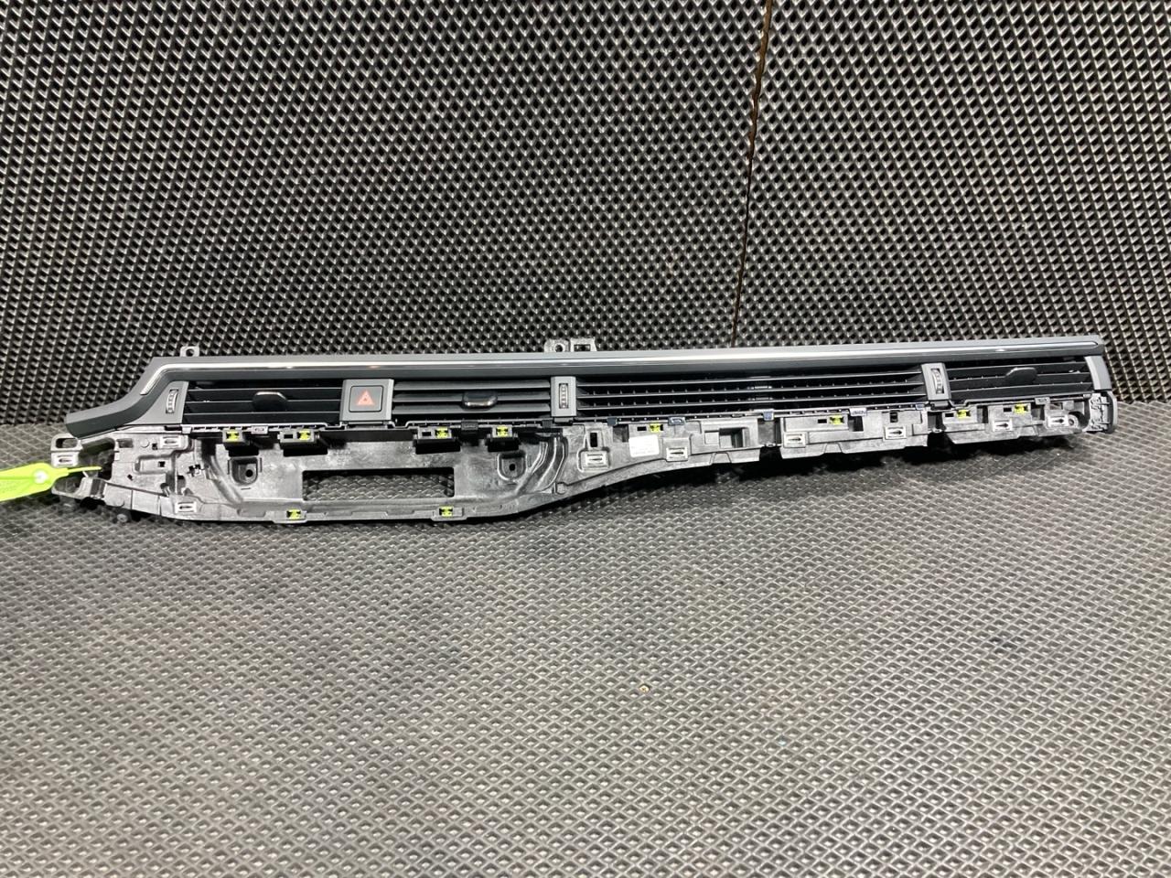 дефлектор обдува салона Audi A4 B9 2018, 2.0 л., CVKB, бензин, АКПП, седан, 8W1820902, 8W1820902E - фото №1