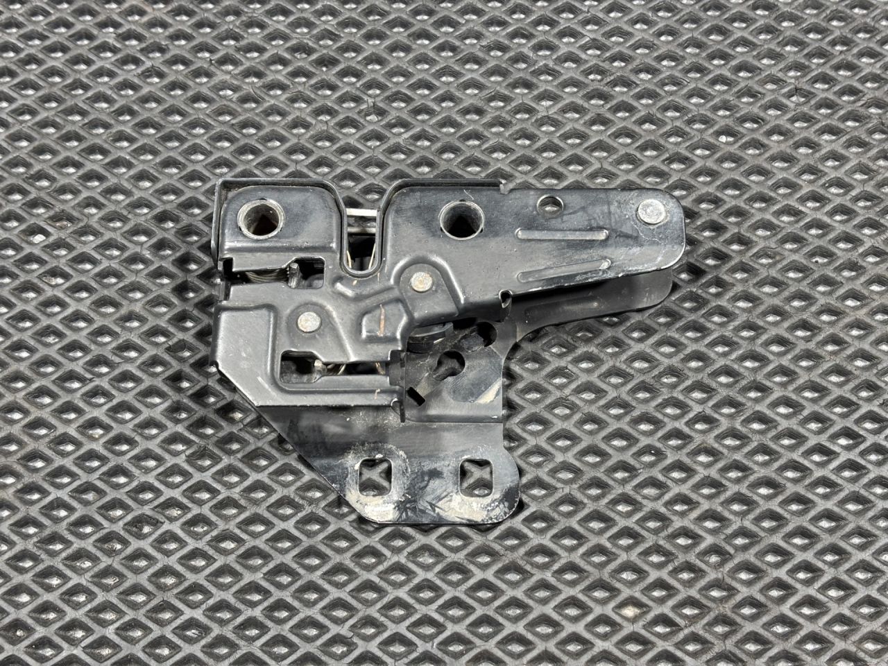 замок капота Audi A6 4F/C6 2007, 3.2 л., BKH, бензин, АКПП, седан, 4F0823509A - фото №1