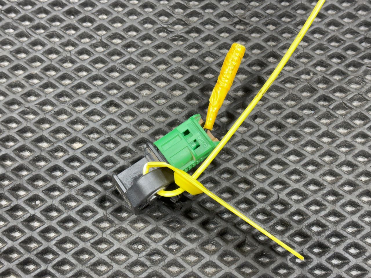 датчик удара Kia K5 3 поколение 2022, 1.6 л., G4FP, бензин, АКПП, 95920-L2100 - фото №1