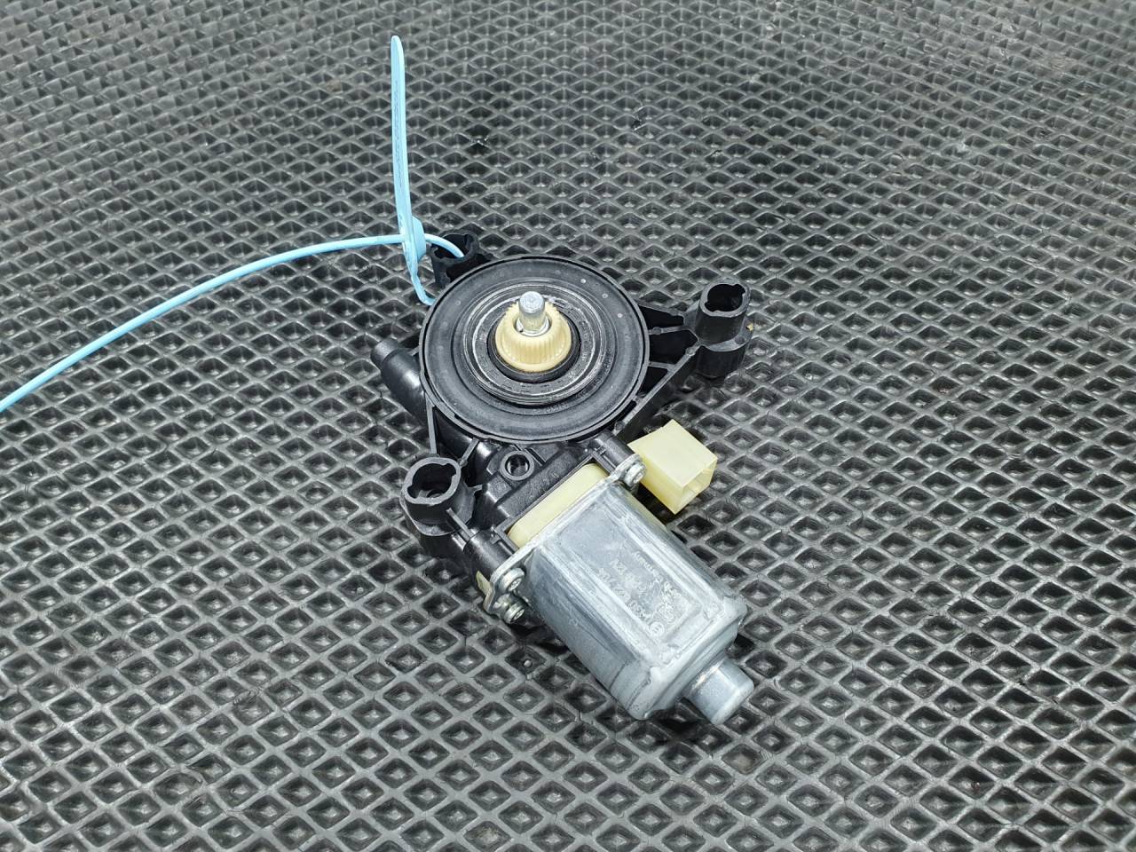 моторчик стеклоподъемника Audi A5 F5 2018, 2.0 л., CVKB, бензин, АКПП, лифтбэк, 8W0959802, 0130822704 - фото №1