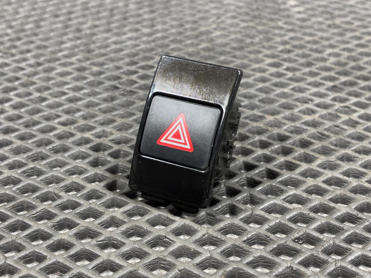 кнопка аварийной сигнализации Audi A7 4G 2011, 3.0 л., CGWB, бензин, хетчбэк 5 дв., 4G09415095PR - фото №1