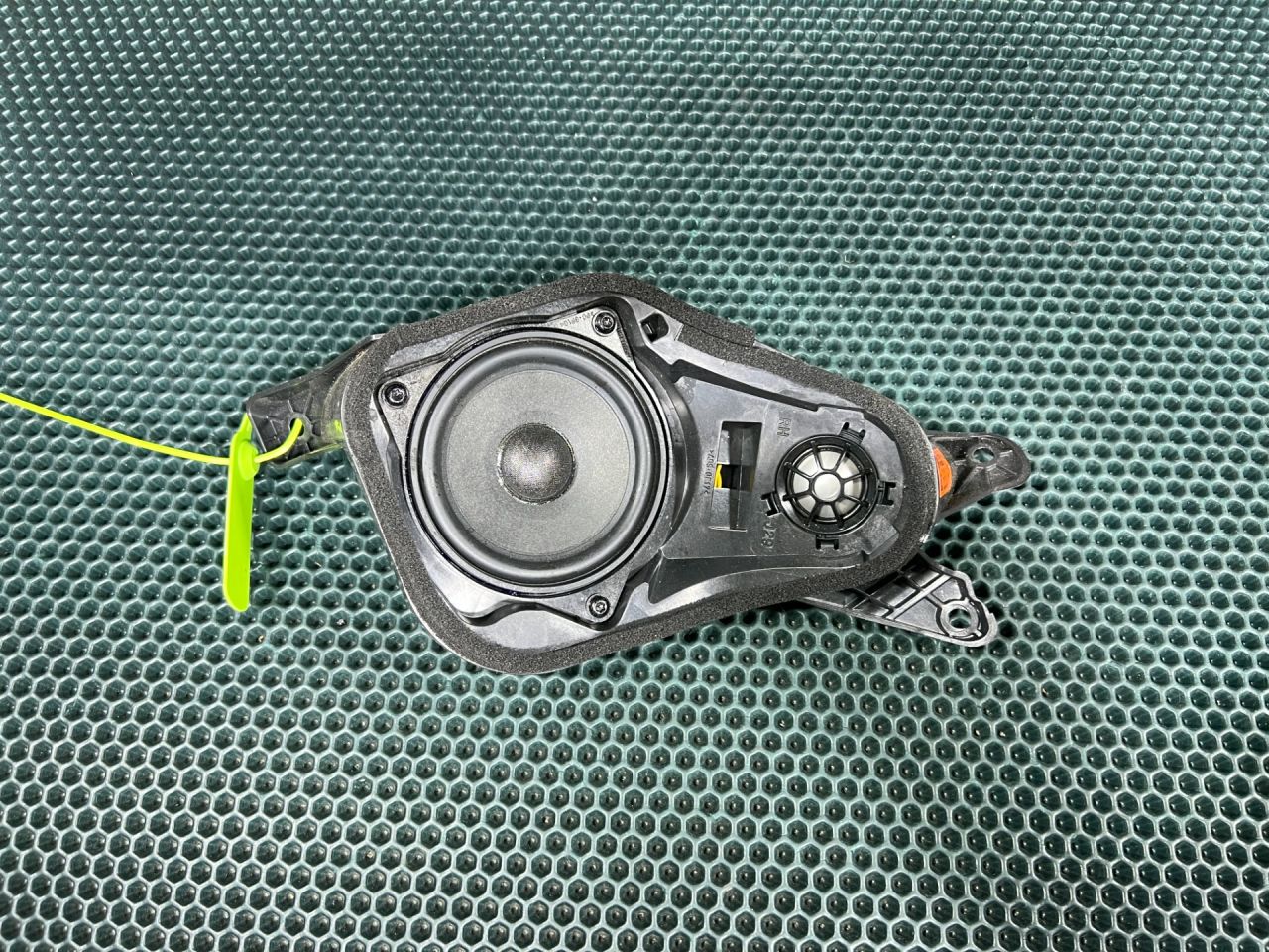 динамик Toyota Supra 5 поколение A90 2019, бензин, АКПП, 65132622496 - фото №1