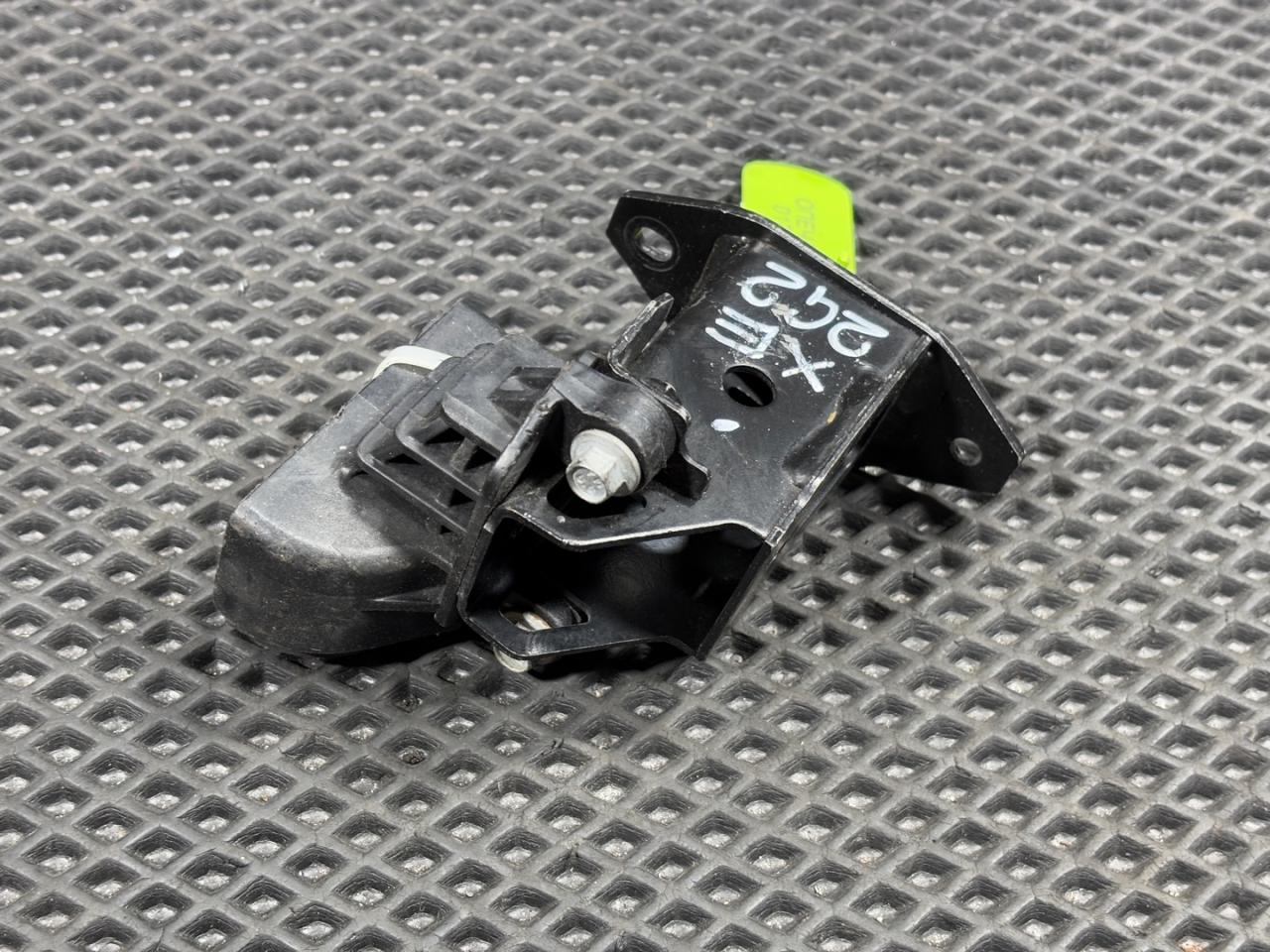 кронштейн радиатора Jaguar XE 1 поколение X760 2017, 2.0 л., 204DTD, дизель, АКПП, седан, T2H3711, T2H42340, T2H30031, T2H44767, T2H25175, T2H53098, GX738A291CD, T2H4076 - фото №1