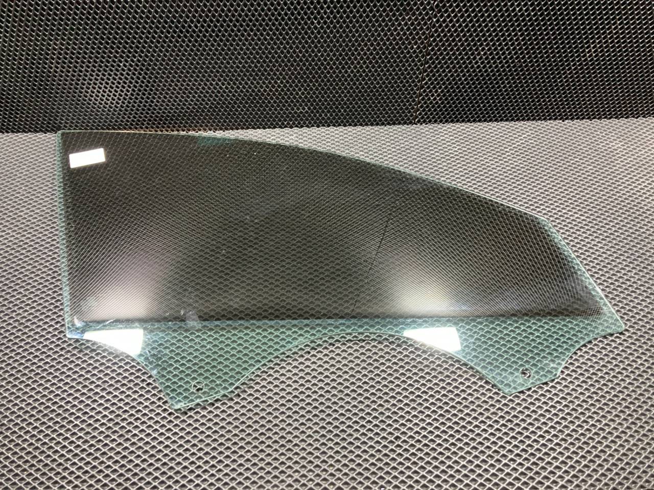 стекло двери передней правой Audi A8 D4/4H 2011, 4.2 л., CDRA, бензин, АКПП, седан, 4H0845202A - фото №1