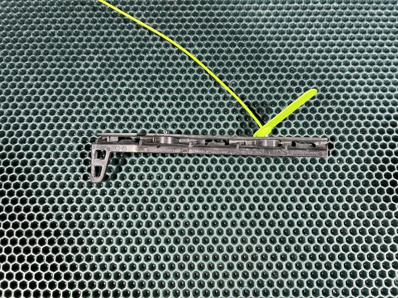 Кронштейн крепления порога Porsche Panamera 970 2012, 4.8 л., M 48.20, бензин, АКПП, хетчбэк 5 дв., 97050480100 - фото №1