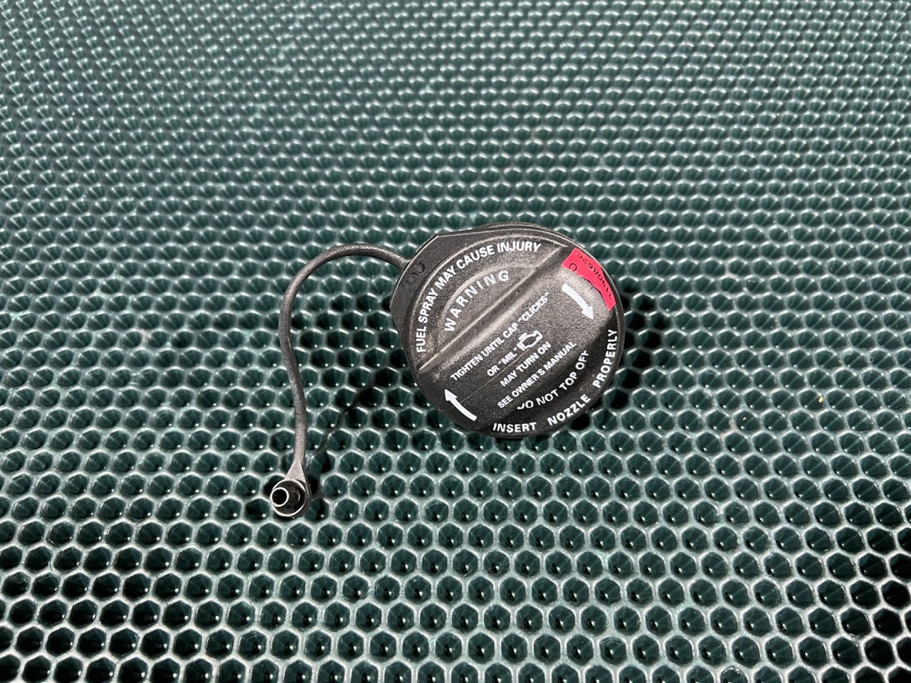 пробка топливного бака Audi A5 8T 2010, 2.0 л., CDNB, бензин, АКПП, купе, 3C0201553L - фото №1