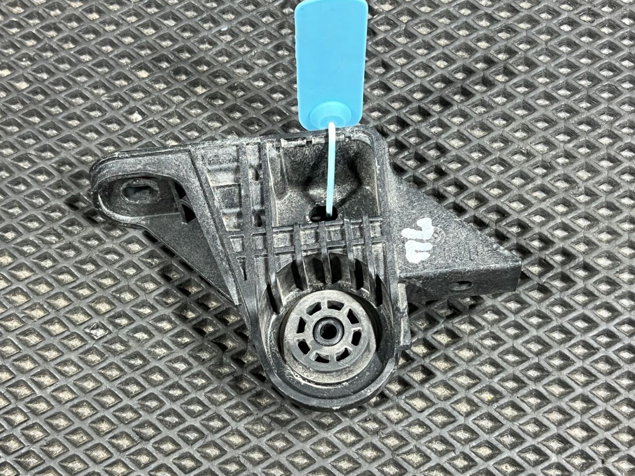 кронштейн радиатора Buick Envista 1 поколение 2024, 1.2 л., бензин, АКПП, внедорожник 5 дв., 42832563 - фото №1