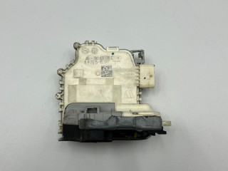 замок двери передней правой Audi A4 B9 2015, 2.0 л., CVKB, бензин, МКПП, седан, 8X1837016C