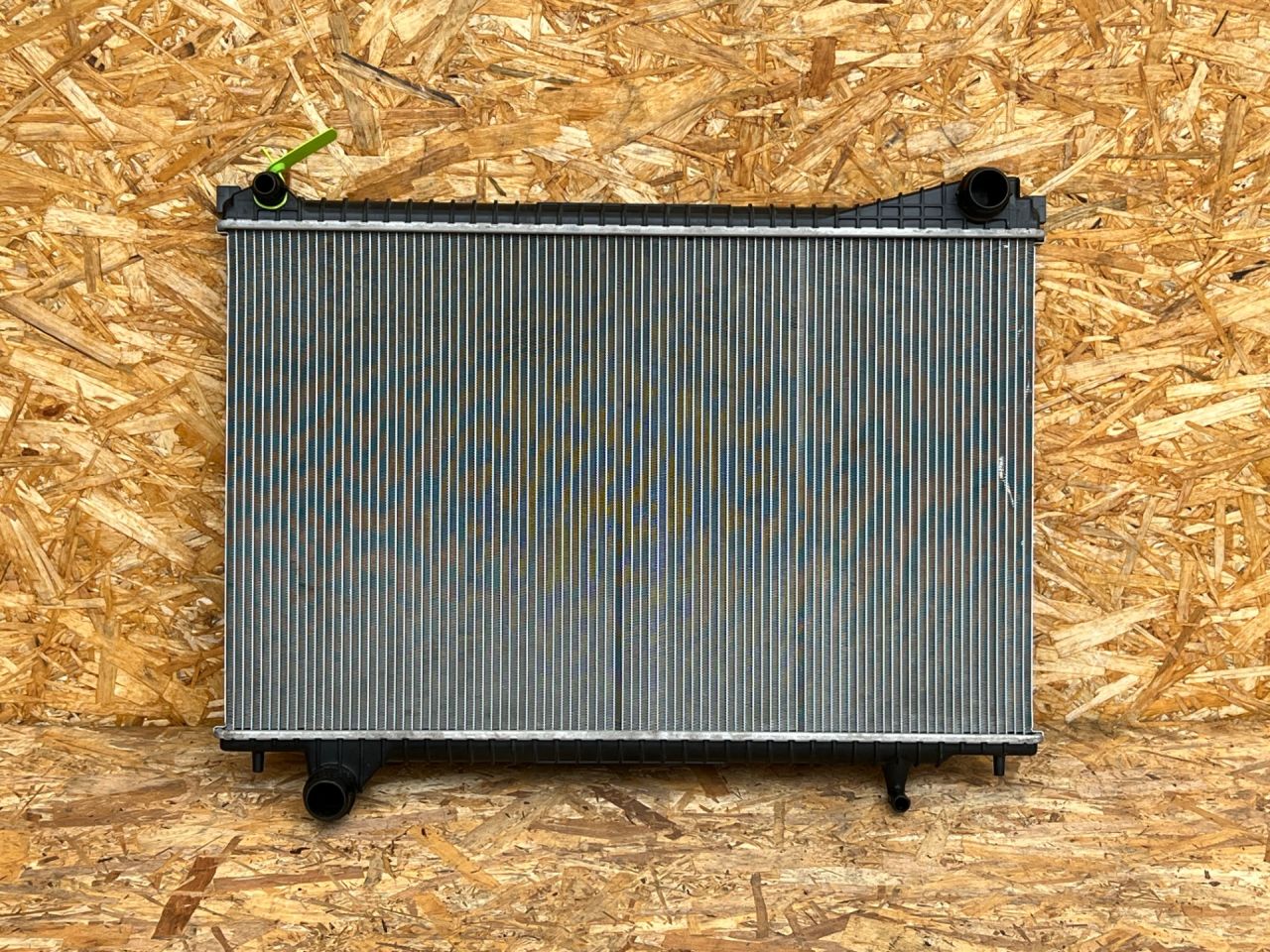 радиатор (основной) Jaguar XE 1 поколение 2016, 3.0 л., бензин, АКПП, седан, GX638005AB, T2H2736 - фото №1