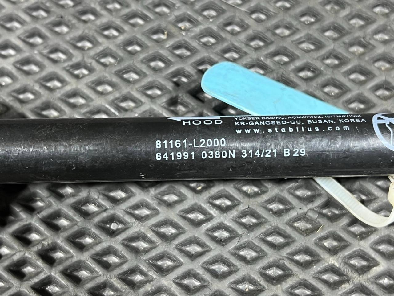 амортизатор капота Kia K5 3 поколение 2021, 1.6 л., G4FP, бензин, АКПП, 81161-L2000 - фото №1