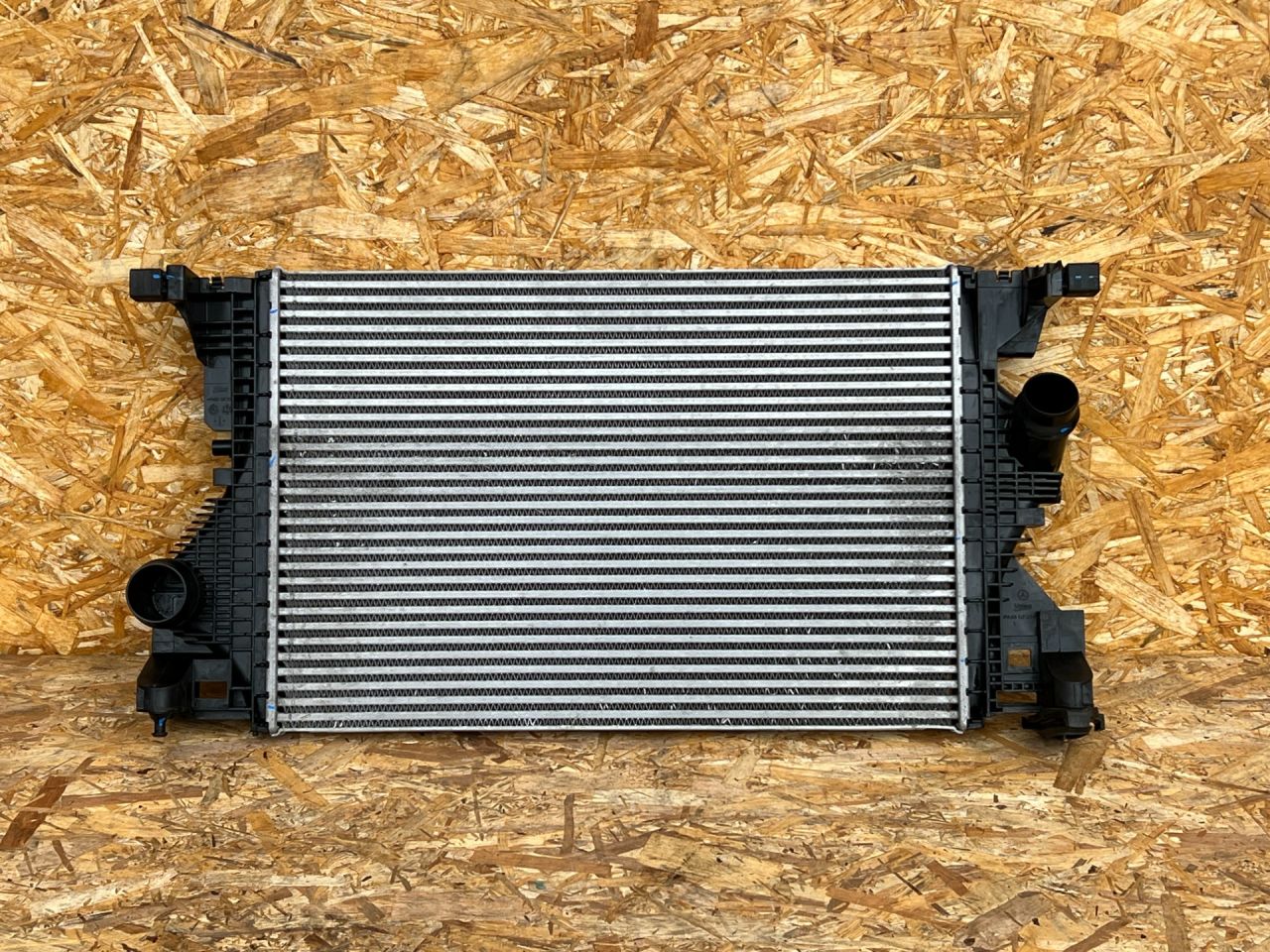 интеркулер Mercedes-Benz GLB-Класс 1 поколение 2019, 2.0 л., бензин, АКПП, внедорожник 5 дв., A2475006100 - фото №1