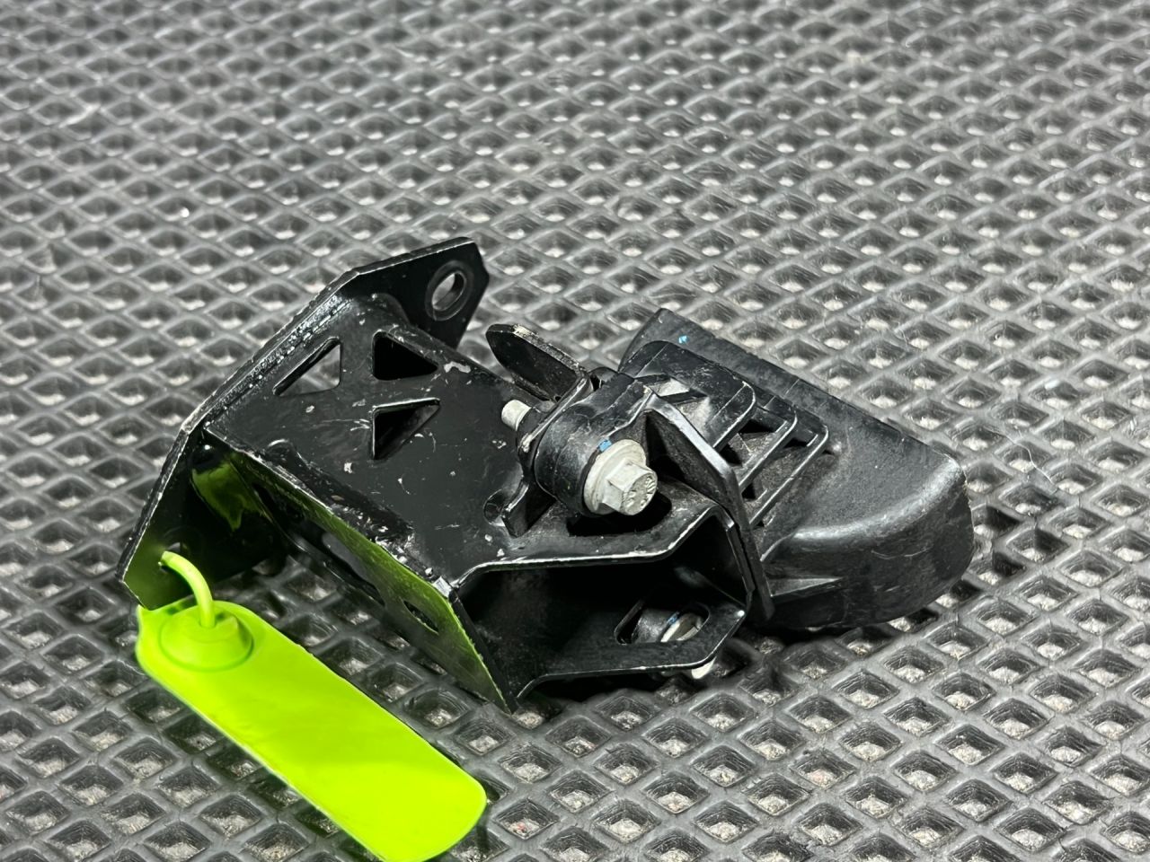 кронштейн радиатора Jaguar XF X260 2017, 3.0 л., бензин, АКПП, седан, GX738A291CC, T2H3711, T2H42340, T2H30031, T2H44767, T2H25175, T2H53098, LR092467, LR092118, LR134915, LR156394 - фото №1