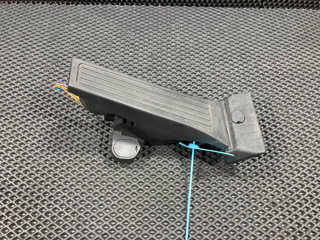 педаль Kia K5 3 поколение 2020, 1.6 л., G4FP, бензин, АКПП, DH32728-L2100, QJA0530B3B-L2100 - фото №1