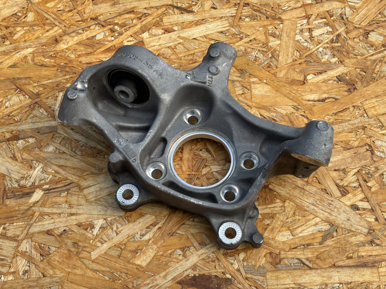 кулак задний левый Audi A5 F5 2018, 2.0 л., бензин, АКПП, купе, 8W0505435AA, 8W0505459D, 8W0505431Q - фото №1