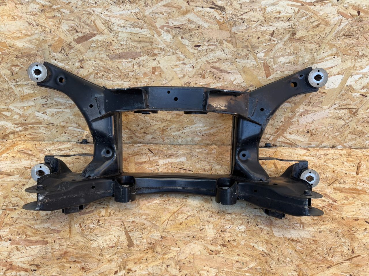 балка подвески задняя Ford Bronco Sport 1 поколение 2021, 1.5 л., бензин, АКПП, внедорожник 5 дв., LX61-5K067-BMA - фото №1